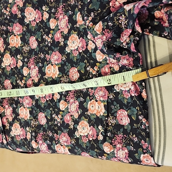 Kalama 2X Flowered Blouse - Picture 6 of 8